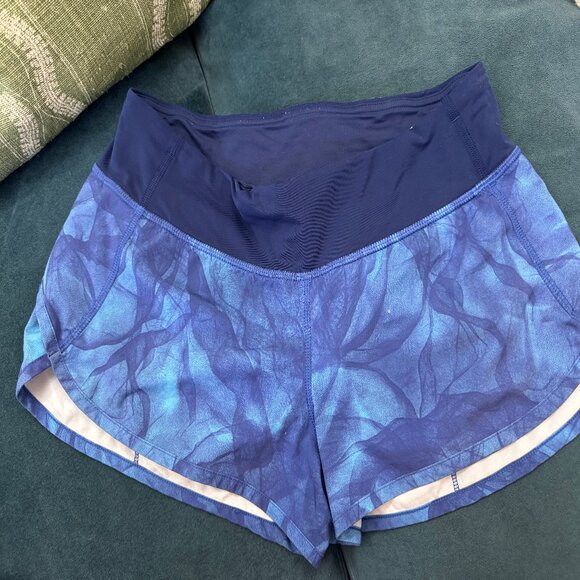 Lululemon Speed Up Shorts, size 6, low rise 2.5" - Picture 1 of 3